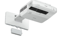 Epson sfida l'uso professionale degli schermi piatti con una soluzione laser interattiva all-in-one da 100